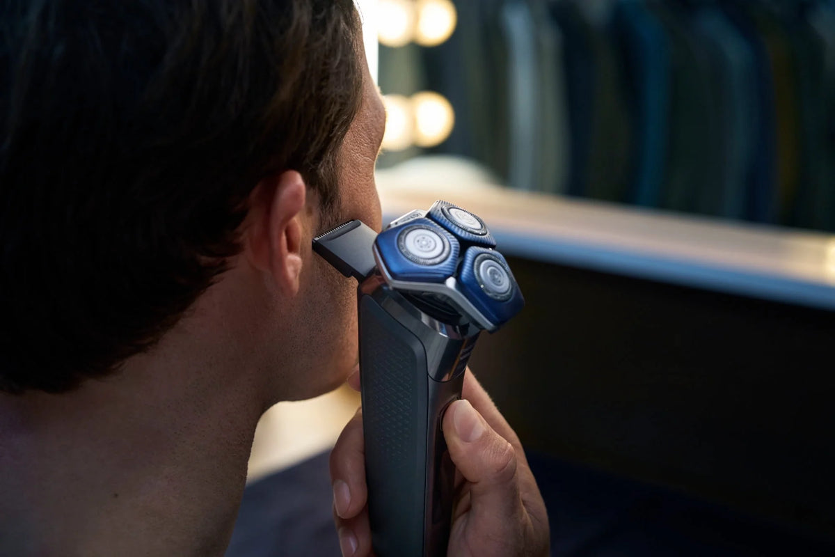 Rechargeable Wet & Dry Electric Shaver with Pop-Up Trimmer F96951