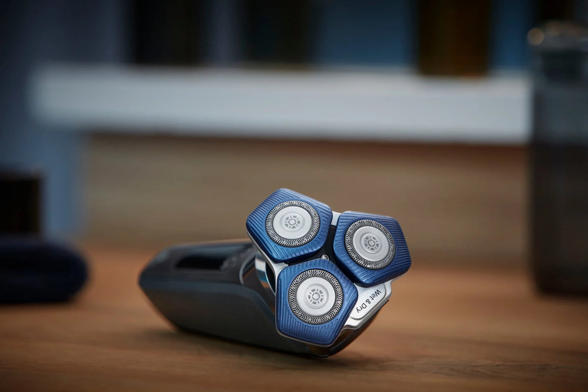 Rechargeable Wet & Dry Electric Shaver with Pop-Up Trimmer F96951