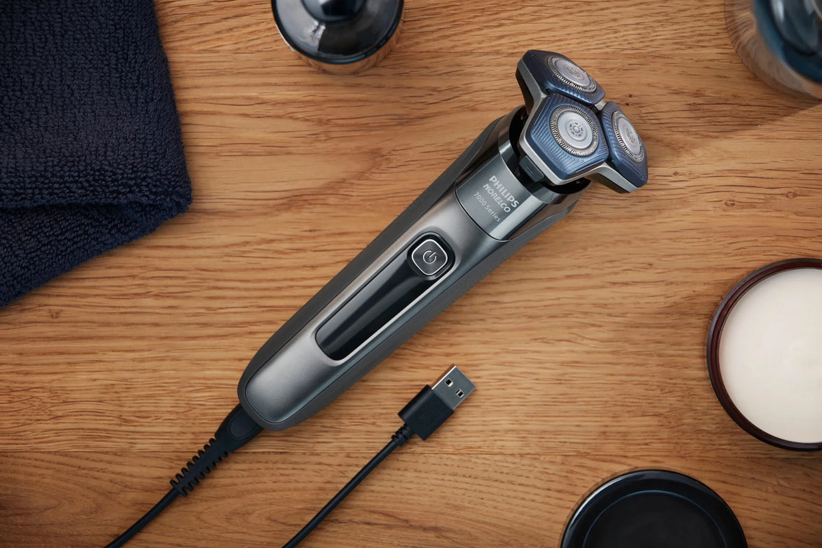 Rechargeable Wet & Dry Electric Shaver with Pop-Up Trimmer F96951