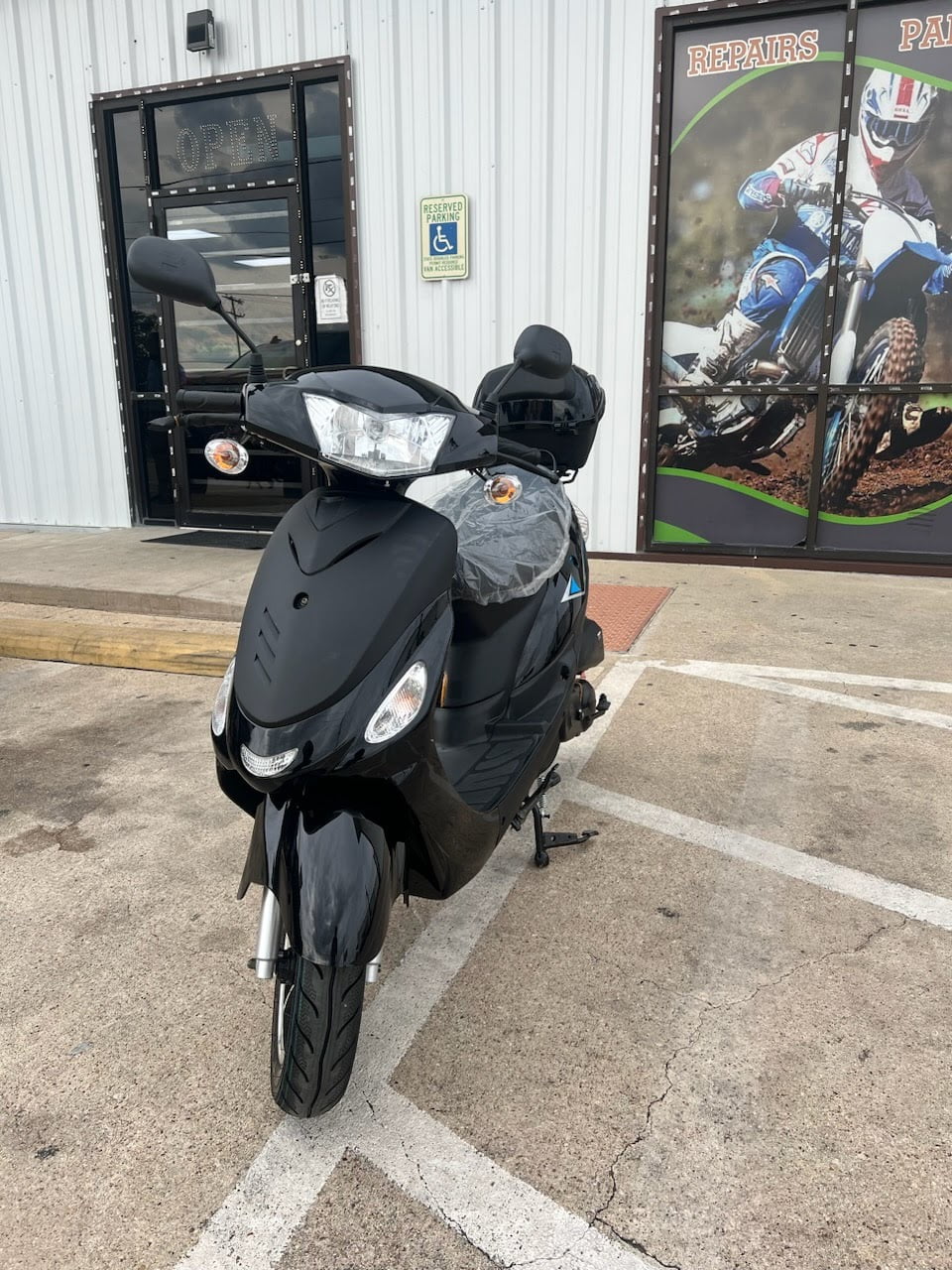 Sporty Pink 49cc Gas Scooter H91524