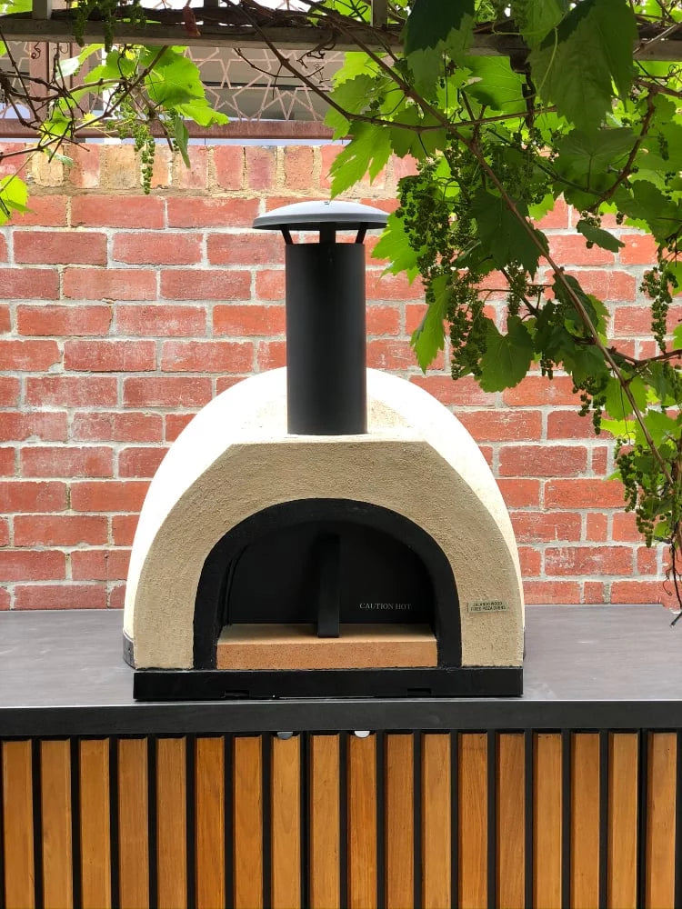 Outdoor Pizza Oven with Black Flue T2100