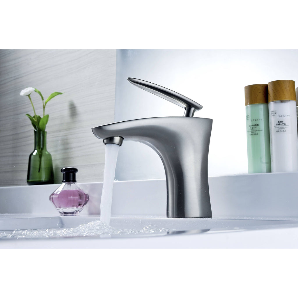 Polished Chrome Single-Handle Bathroom Faucet Y1610