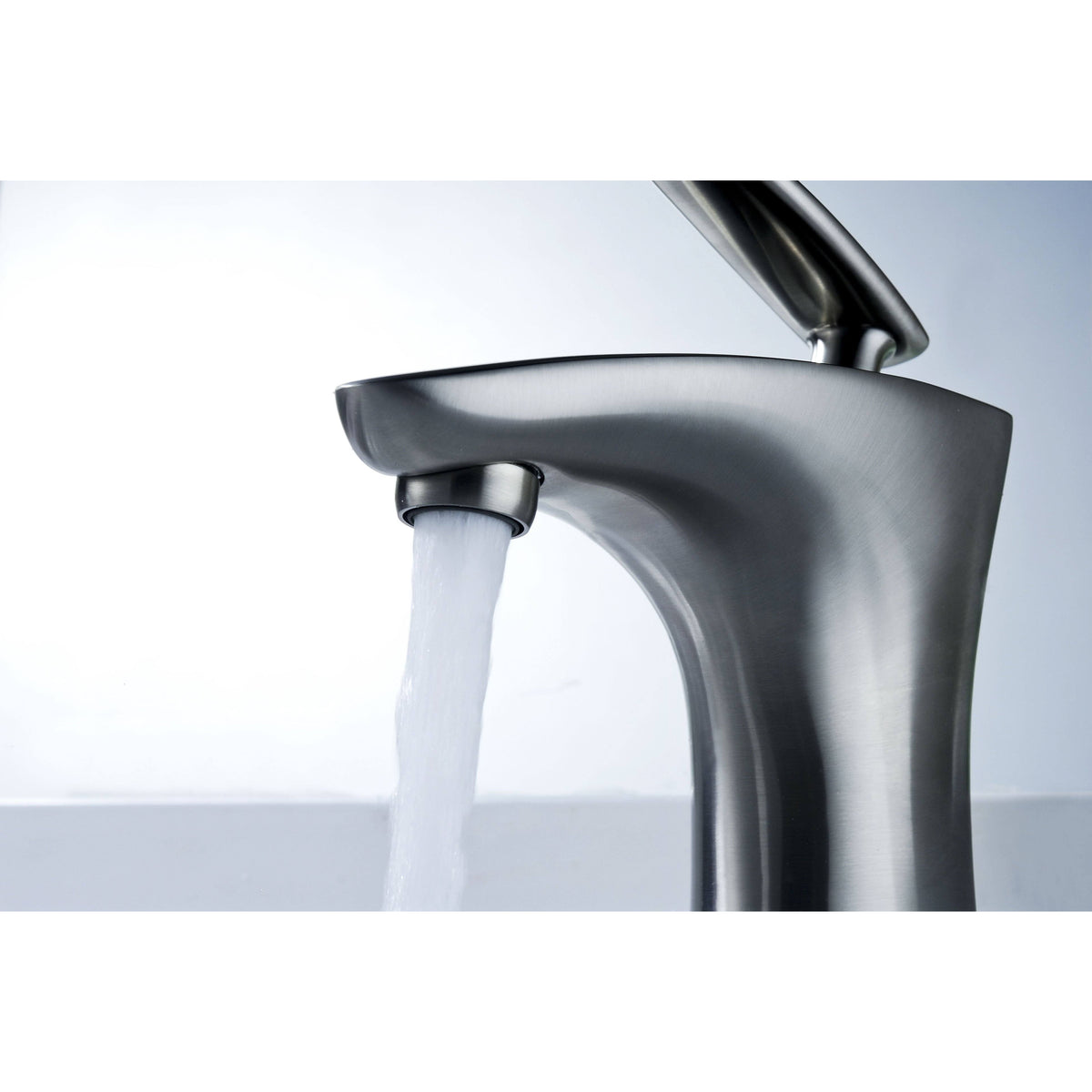 Polished Chrome Single-Handle Bathroom Faucet Y1610