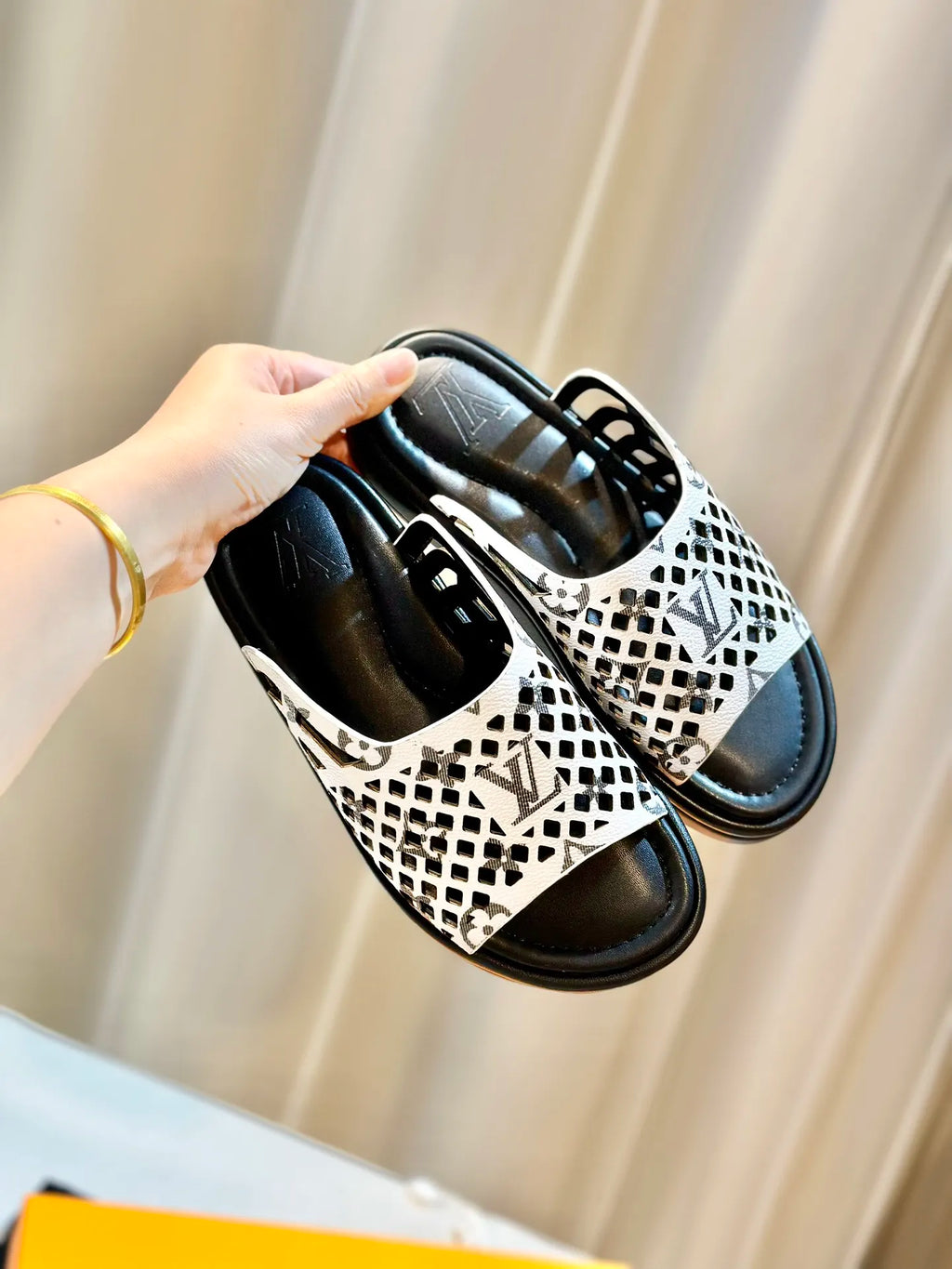 Women's Slippers D22898